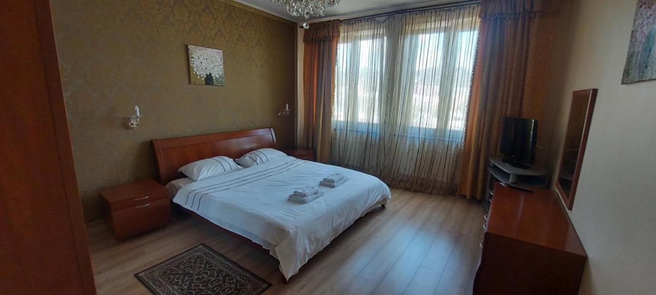 Stylish Deluxe Apartments!!! Lviv Exterior photo