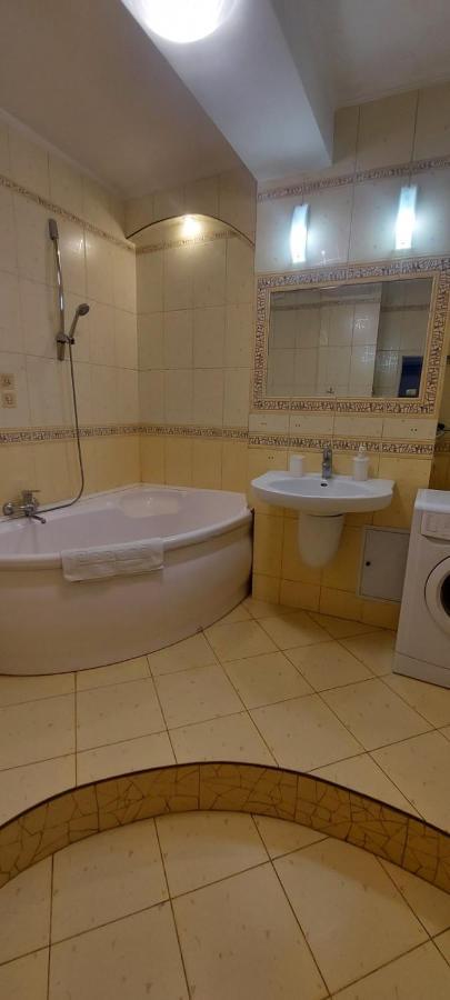 Stylish Deluxe Apartments!!! Lviv Exterior photo